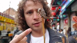 Resumen de “Probando COMIDA CALLEJERA EN CHINA! | ¿Realmente comen perro?” – Luisito Comunica